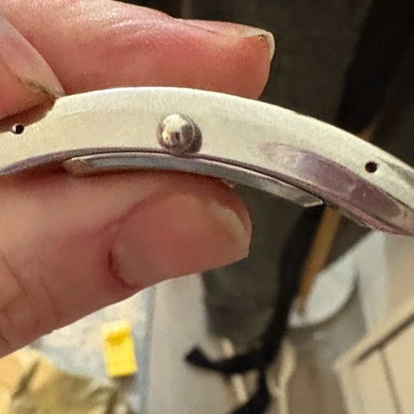 Gucci Metallic Silver Rectangular Watch - Picture 6 of 9